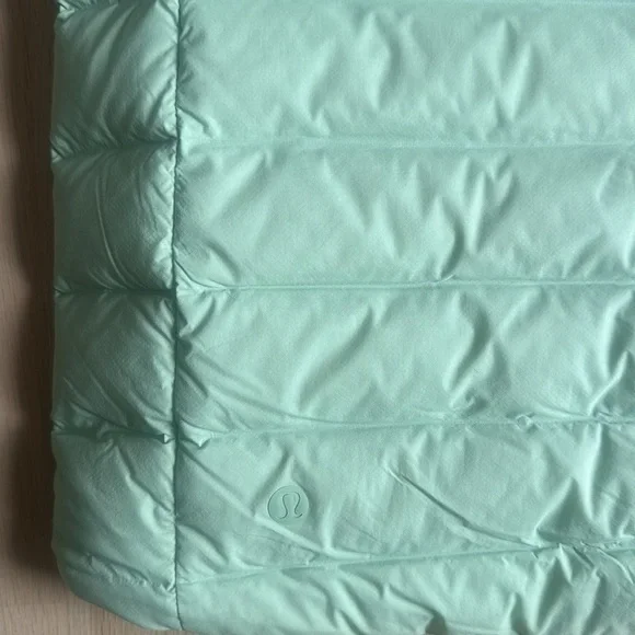 LULULEMON NWOT Navigation Down Vest
Creamy Mint size M - Picture 3 of 5